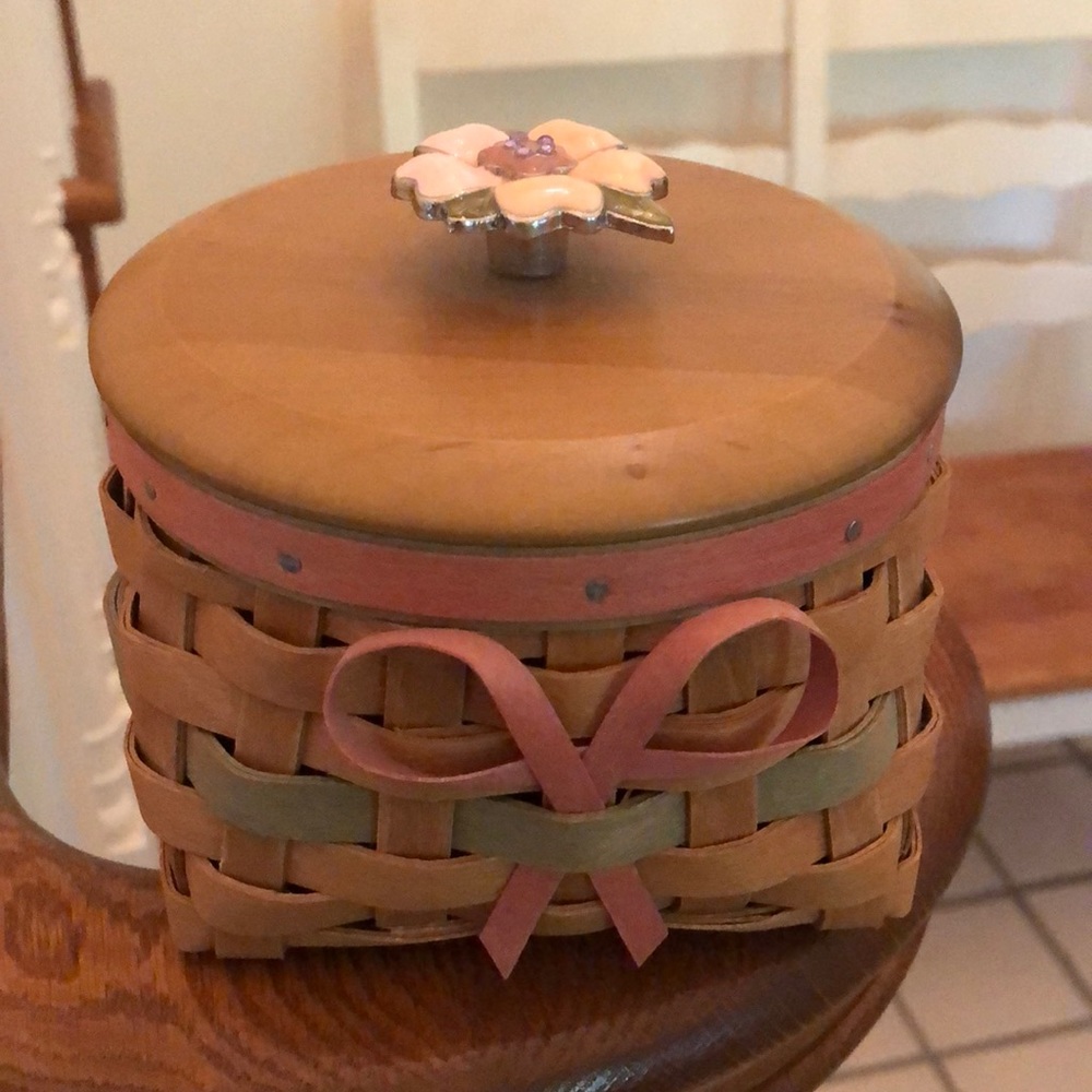 Longaberger basket with protector and lid.
